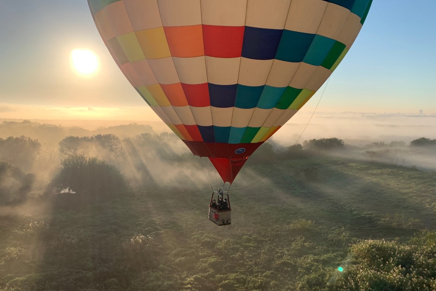 圧倒的な非日常感に心躍る空の旅！「熱気球フリーフライト体験」