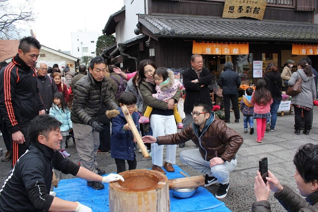 小山の初市・だるま市