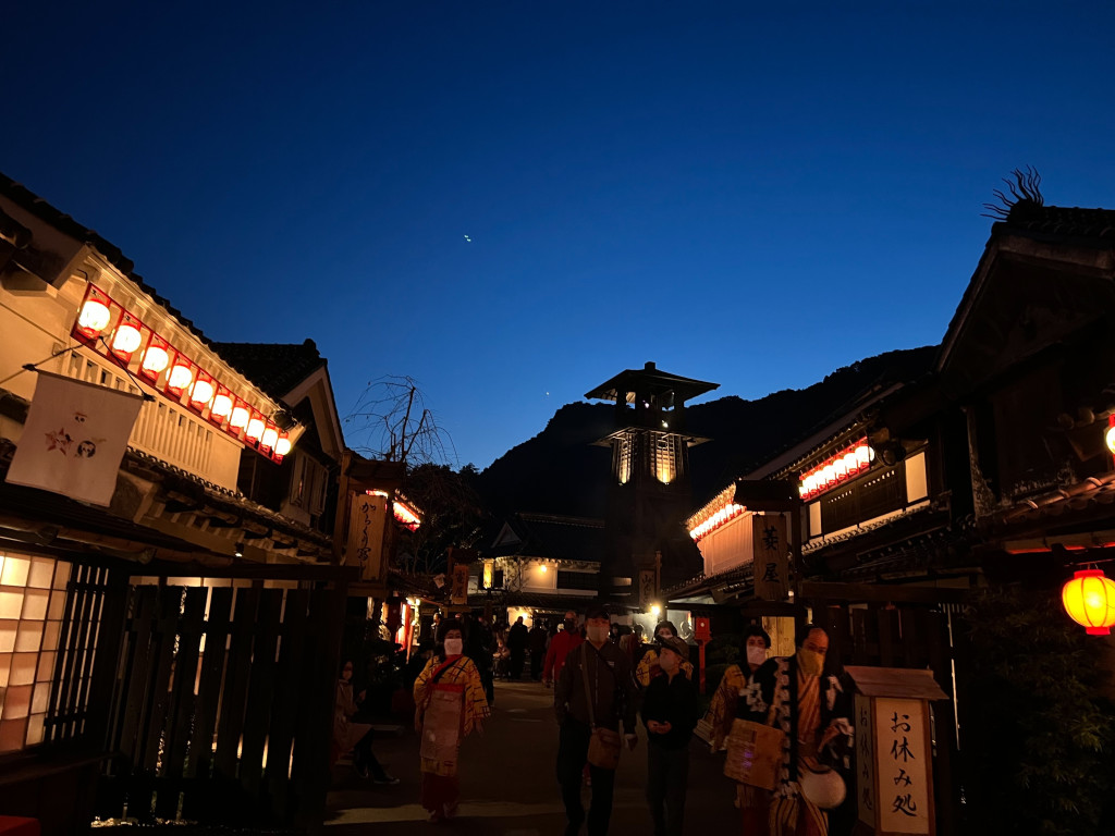 夜19 00までの夜間特別営業 江戸ワンダーランド 日光江戸村 江戸の秋夜 しゅうや 日光市 鬼怒川温泉 とちぎ旅ネット 栃木の観光旅行情報サイト