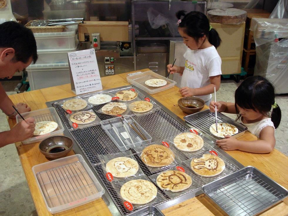 手焼きせんべい作り日光おかき工房   とちぎ旅ネット〜栃木の観光